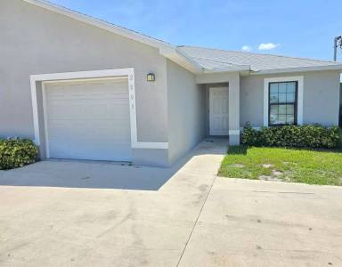 Main picture of 2003 Chiquita Blvd S
