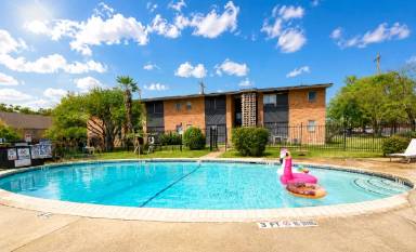 Main picture of 3304 Red River St