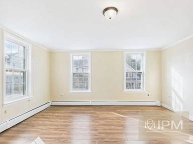 Main picture of 39 S Front St