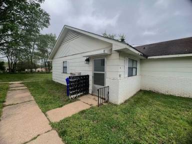 Main picture of 106 Fleetwood Dr