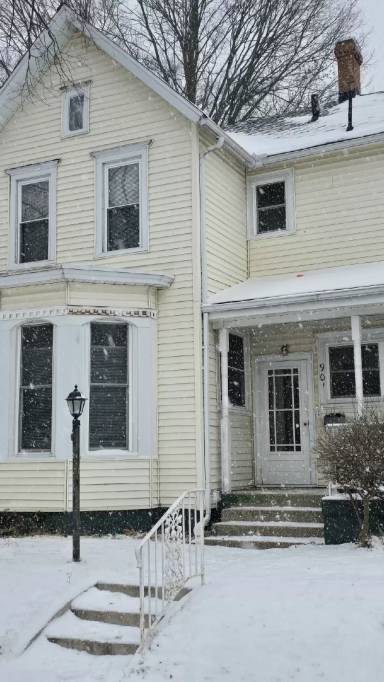 Main picture of 901 E Washington St