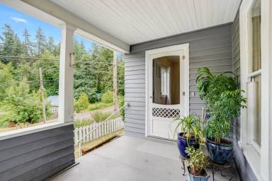 Main picture of 161 Linn Ave