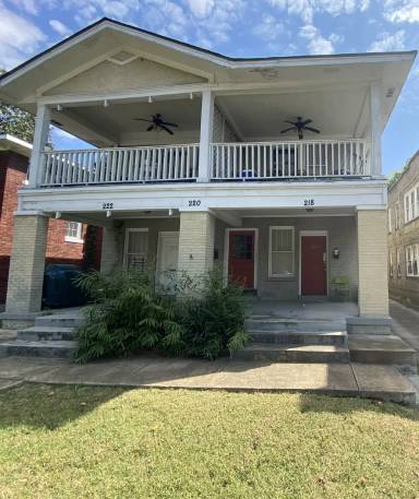 Main picture of 218 N Willett St