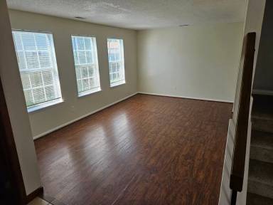 Main picture of 900 Shadow Tree Way