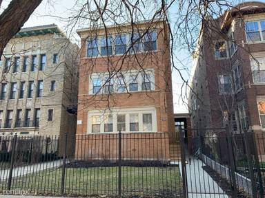 Main picture of 4740 N Malden St