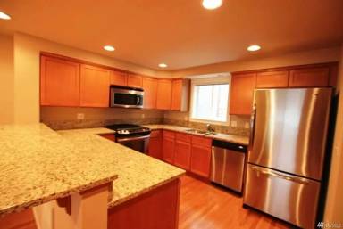 Main picture of 2122 N 112th St