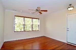 Main picture of 3422 W Cullom Ave