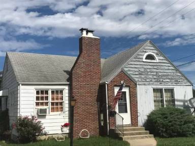 Main picture of 1404 S Burlington Dr