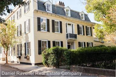 Main picture of 112 1/2 Tradd St