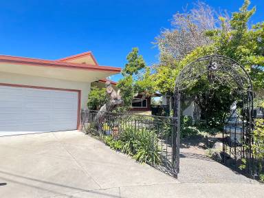 Main picture of 3 Rolph Park Ct
