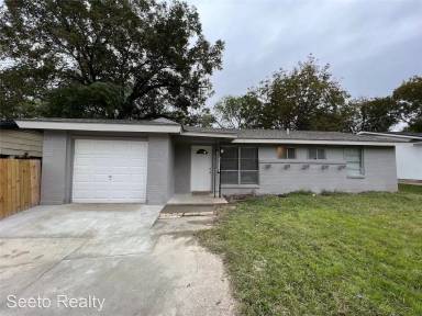 Main picture of 2713 Roberts Cir