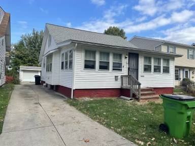 Main picture of 24203 Maplewood Ave