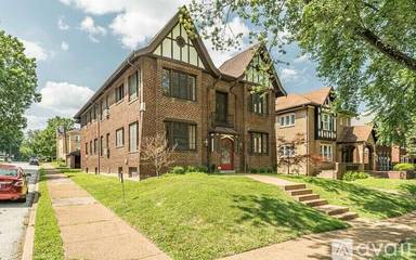 Main picture of 7300 Lindell Blvd