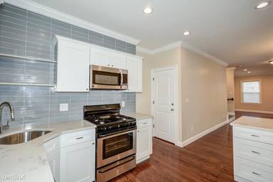 Main picture of 40 Holton St