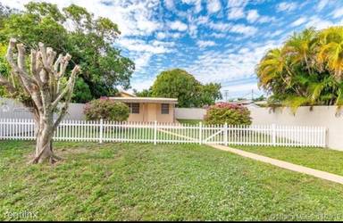 Main picture of 610 NW 23rd Pl