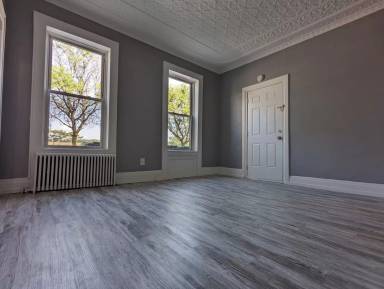 Main picture of 1273 Broadway