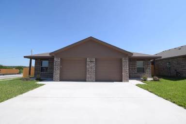 Main picture of 1006 Barbara Jordan St