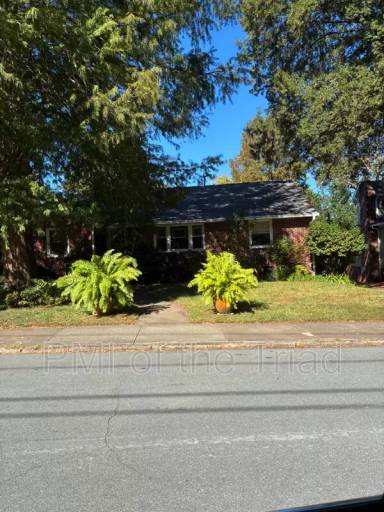 Main picture of 915 Carolina Ave