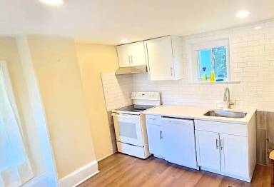 Main picture of 900 Wilson St