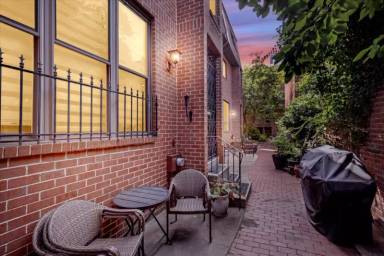 Main picture of 18 Appletree Ct