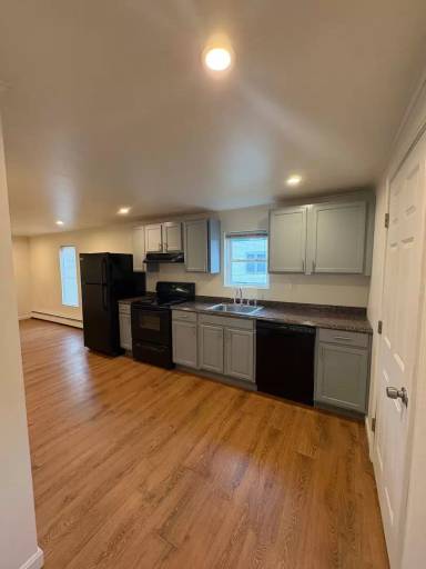 Main picture of 909 County St