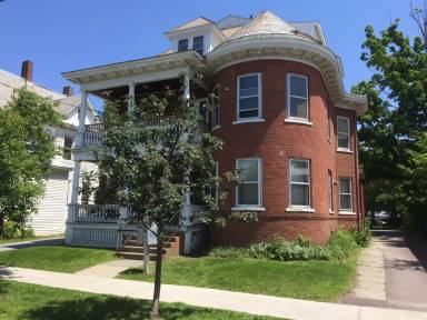 Main picture of 90 N Winooski Ave