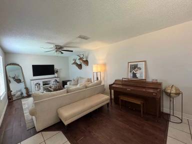 Main picture of 208 Summerset Ct