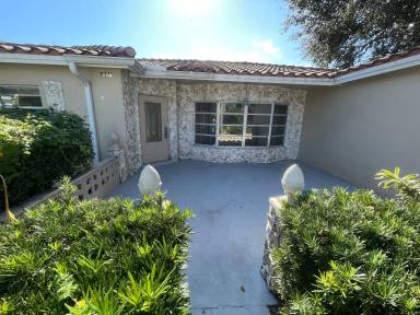 Main picture of 5371 SW 7th Ct