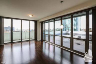 Main picture of 641 W Wayman St