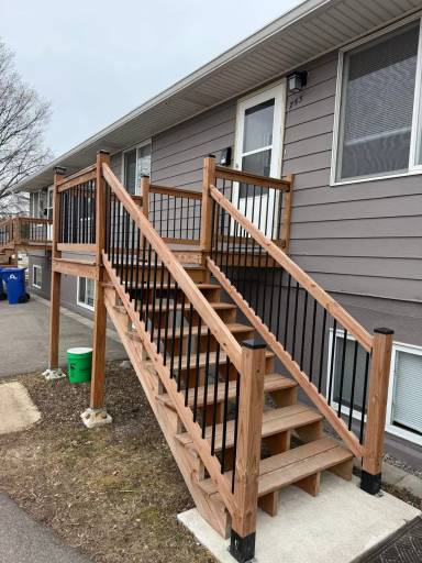 Main picture of 753 Robert St S