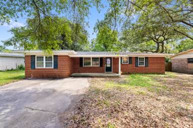 Main picture of 328 Plymouth Ave