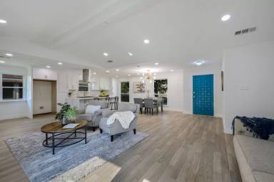 Main picture of 2400 Bengal Ln