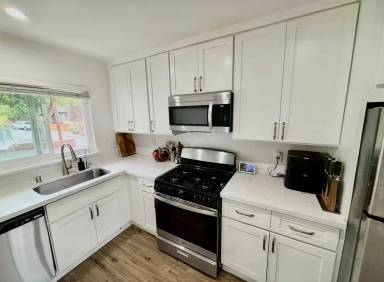 Main picture of 3585 Brook St