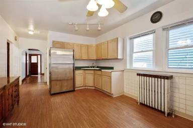 Main picture of 2946 N Narragansett Ave