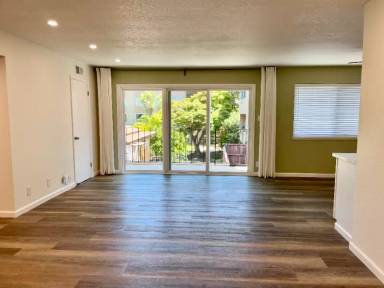 Main picture of 250 Elm St