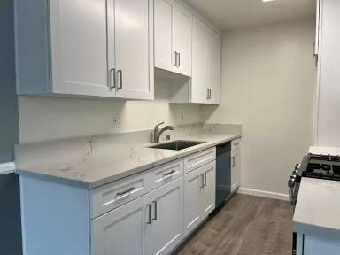 Main picture of 13423 Burbank Blvd