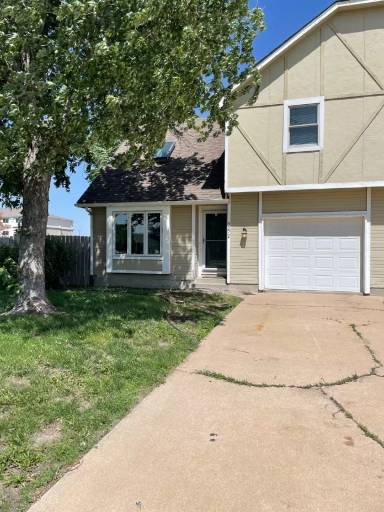 Main picture of 3272 N Longfellow St