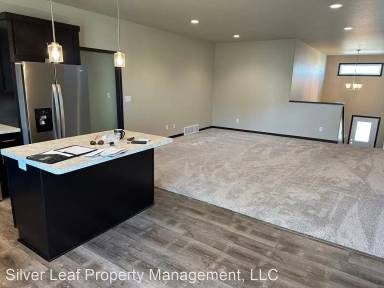 Main picture of 738 Prairie Ave