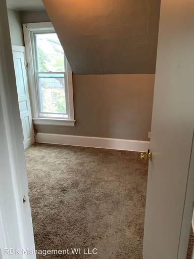 Main picture of 3011 N Holton St