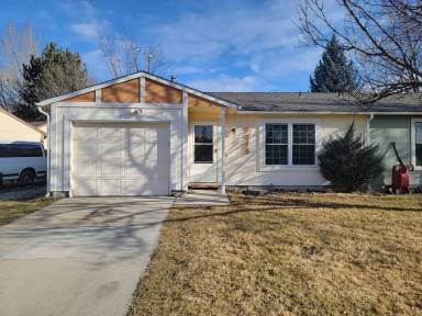 Main picture of 3950 N Cambria Way