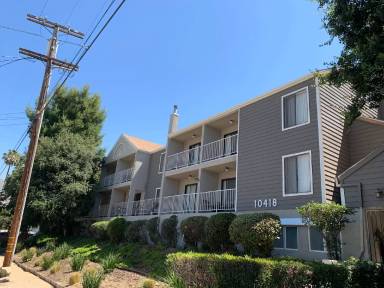 Main picture of 10418 Scoville Ave
