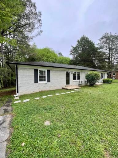 Main picture of 121 Glenn Springs Rd