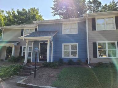 Main picture of 6416 Meadow View Dr