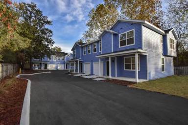 Main picture of 2600 SW 35th Pl