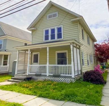 Main picture of 404 River St