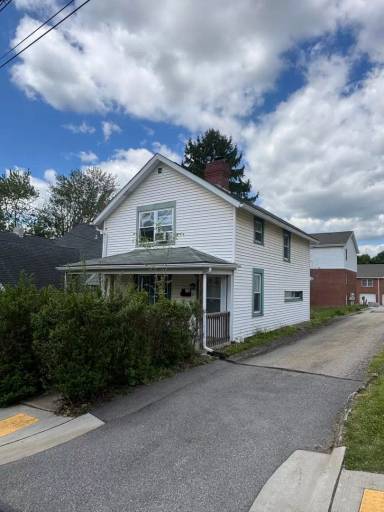 Main picture of 37 Rural Ave