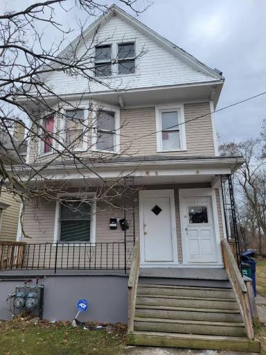Main picture of 427 Winslow Ave