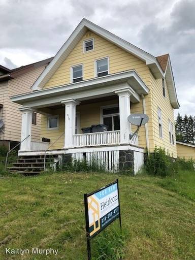 Main picture of 818 N 11th Ave E