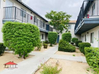 Main picture of 525 E Ridgecrest Blvd