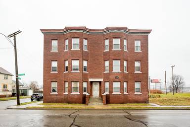 Main picture of 2638 Rosa Parks Blvd